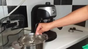 удалить накипь из кофеварки